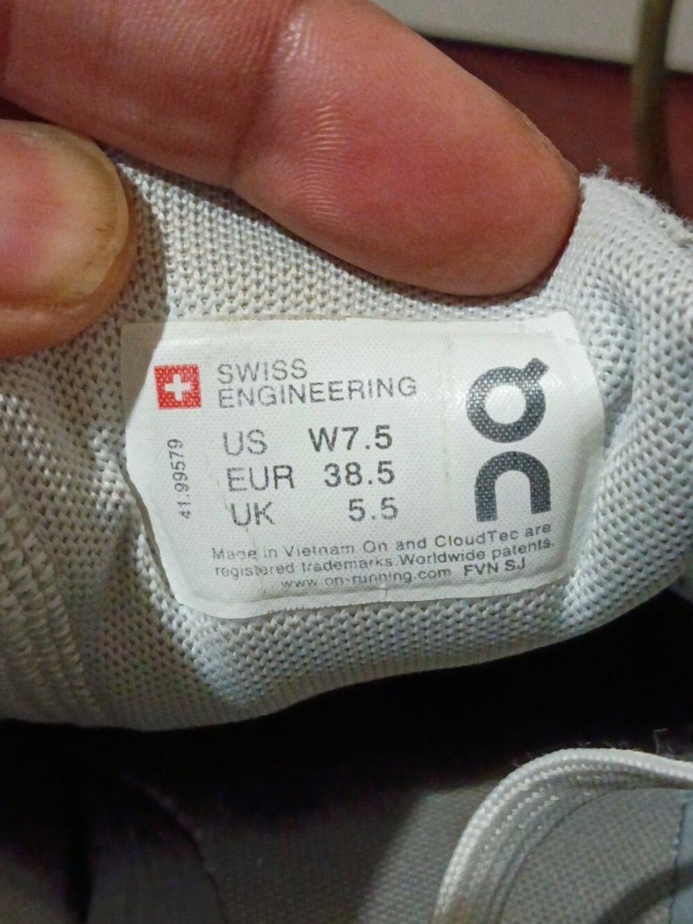 On Cloudswift Women's Sz 7.5 Grey White Cloudtec Running Walking Shoes 41.99579 - Picture 2 of 13